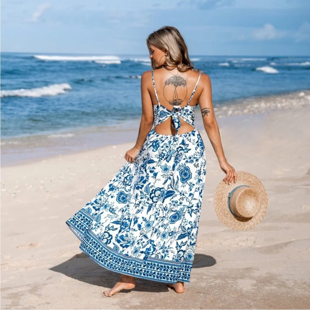 Cupshe floral sweetheart twist and keyhole maxi dress blue and white floral - Picture 2 of 5